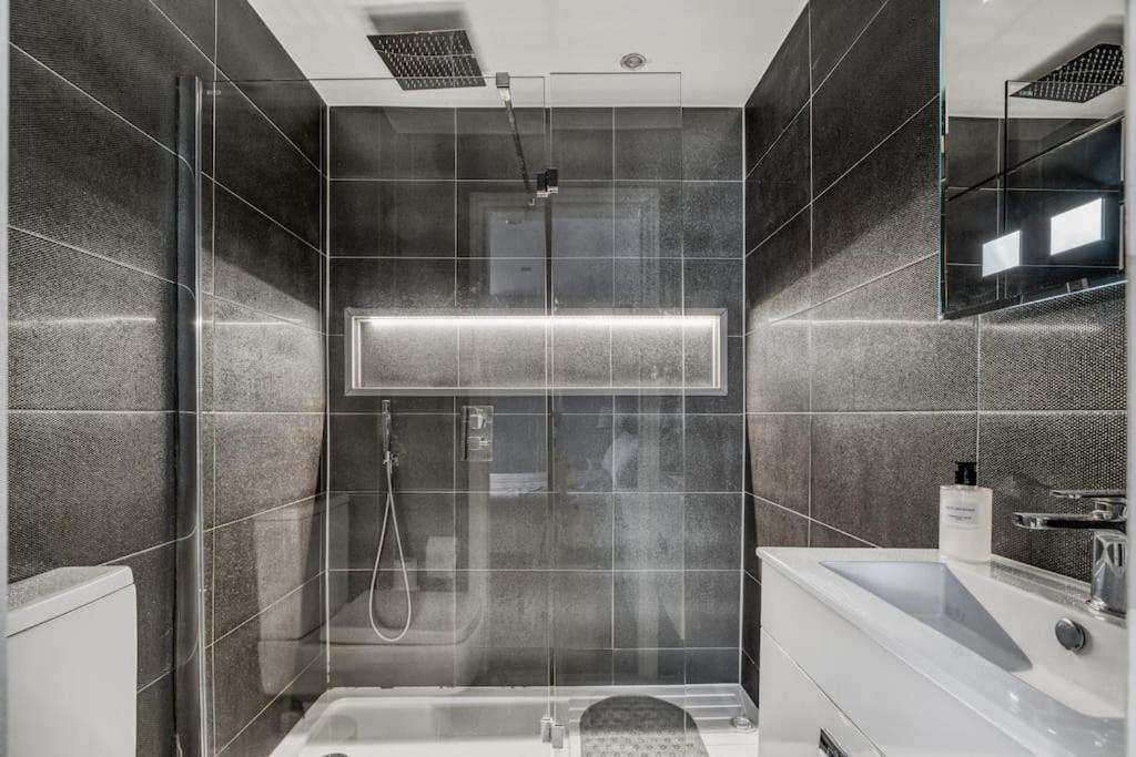 Modern 2 Bed 2 Bath Chelsea Londres